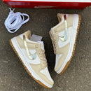 Tênis Nike Dunk Low Dourado